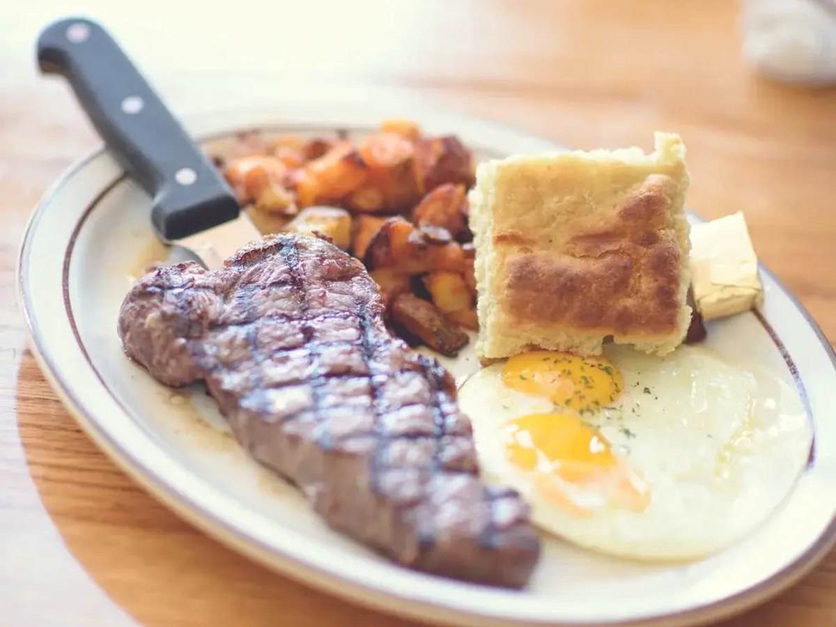 Cozy Method Park City breakfast and brunch guide: steak and eggs with breakfast potatoes at The Eating Establishment on Main Street, Park City
