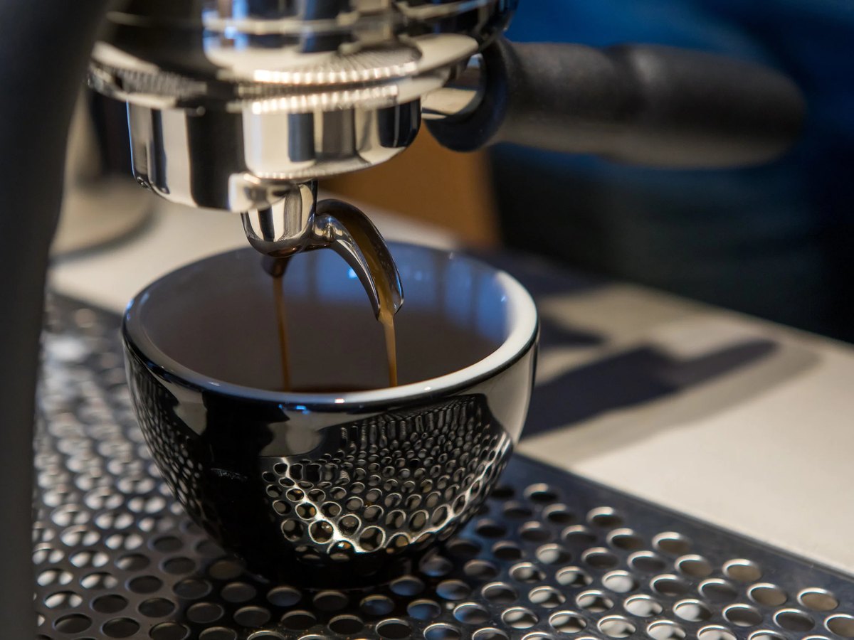 Cozy Method Park City breakfast and brunch guide: espresso pouring into a cup at the coffee bar inside Five5eeds in Park City